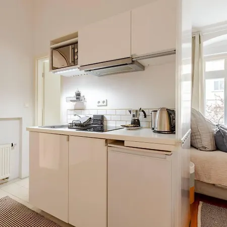 Apartment In Einem Ruhigen Garten, In Der Mitte Berlin